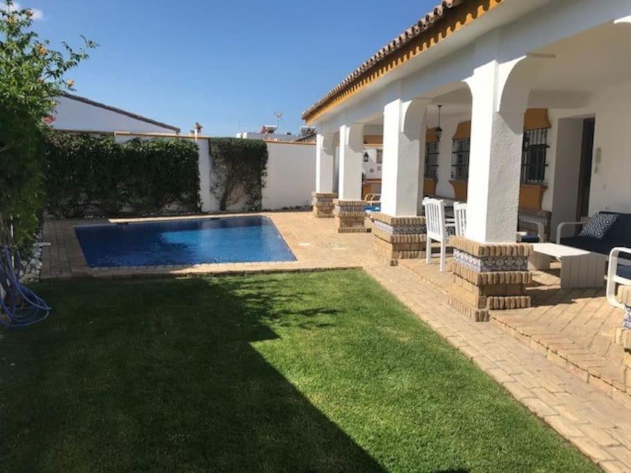 Villa El Magnolio à Chiclana de la Frontera Extérieur photo